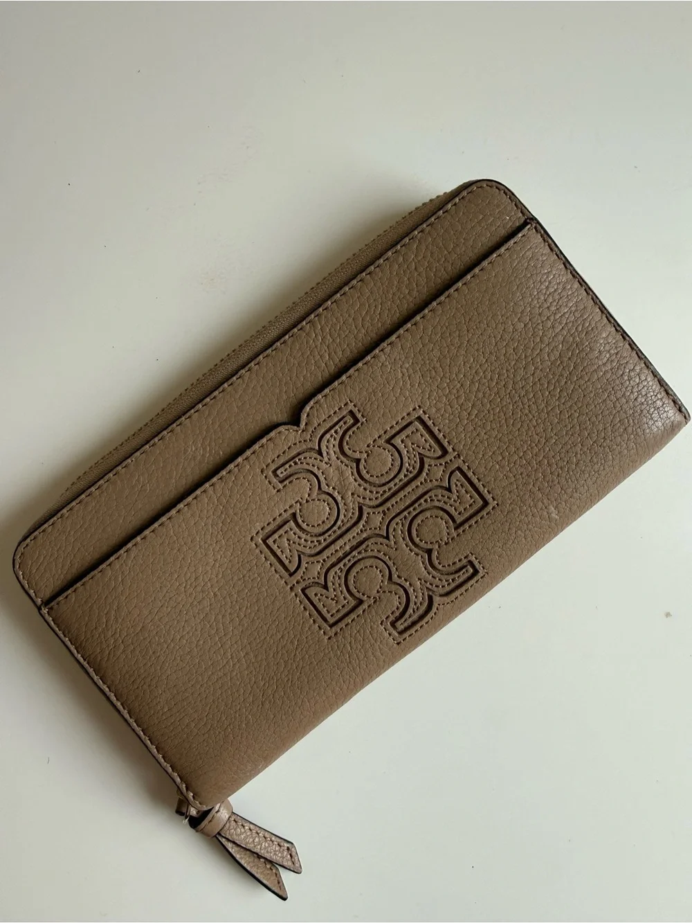 Tory Burch Pebbled Taupe Zip Wallet - Picture 1 of 6